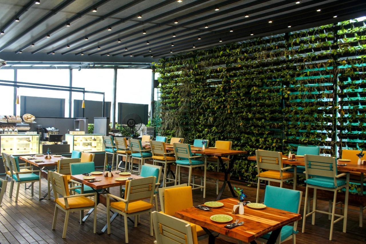 The Empresa Hotel Bombay Exterior foto